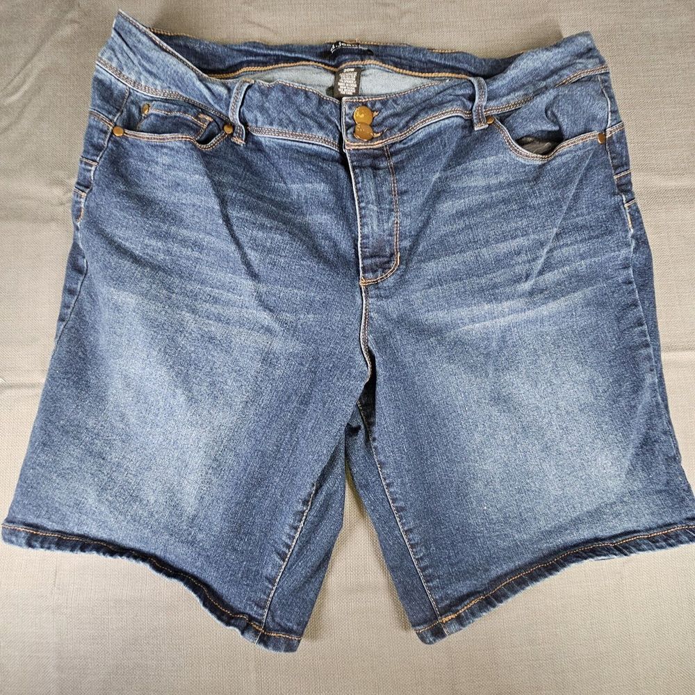 D Jeans denim dark wash shorts. Size 20W
